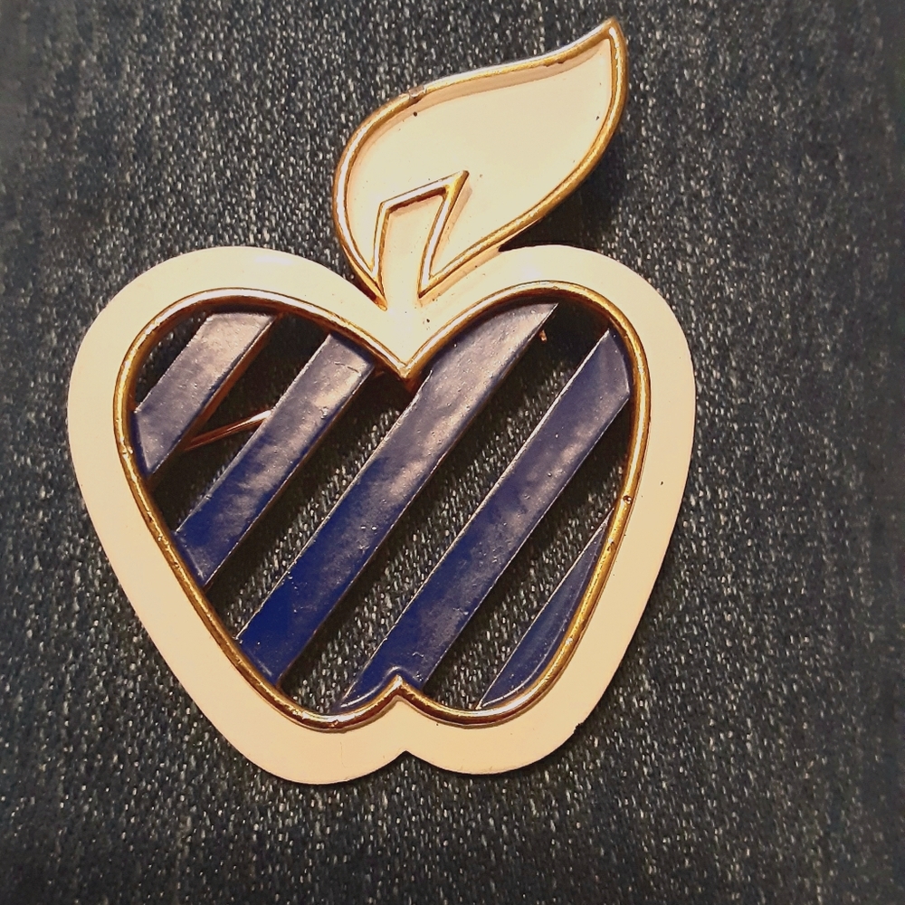 Crown Trifari Vintage Fruit Brooch-Era 1955-1969 White&Navy Rare